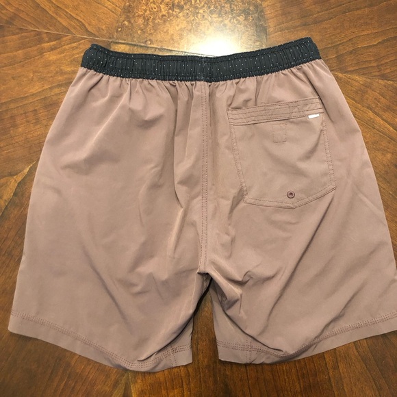 Vuori Kore Short - Salmon - M - Excellent Condition - Picture 2 of 9